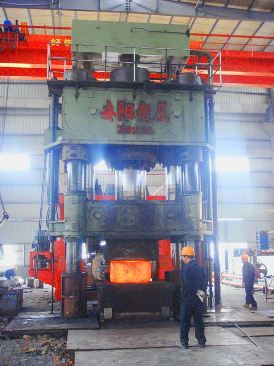 Hydraulic press for open die forging from 800T to 6000T